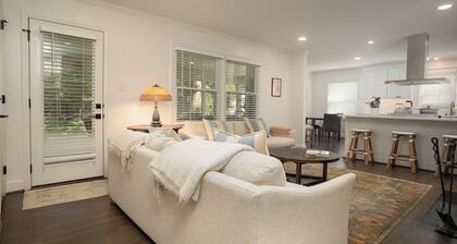 Cozy family-style home, close to Gardens, Friendly Center and Downtown..