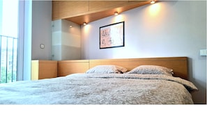 1 slaapkamer, een strijkplank/strijkijzer, gratis wifi, beddengoed