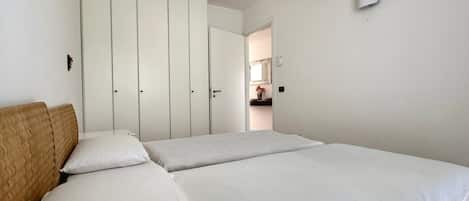 2 bedrooms, bed sheets