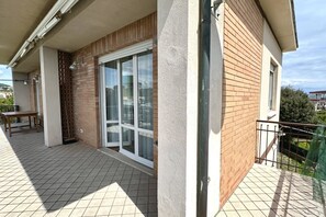 Exterior detail - M382 - Marcelli, huge three-room apartment 50m from the sea (Marcelli)