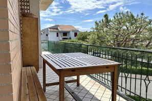 Outdoor dining - M382 - Marcelli, huge three-room apartment 50m from the sea (Marcelli)