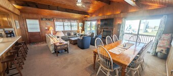 Dog Friendly~Hot Tub~Two Blocks From The Beach