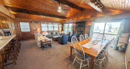 Dog Friendly~Hot Tub~Two Blocks From The Beach