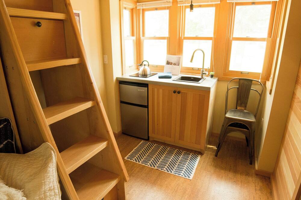 American Apsen - Couple's Getaway at a Tiny House Resort near Estes Park
