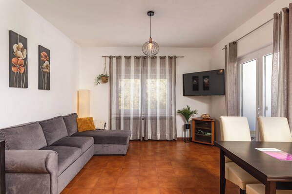 Family Apartment, 2 Bedrooms (Apartment Salvia 1) | Living area