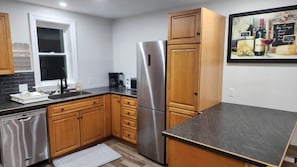 Micro-ondes, four, plaque de cuisson, lave-vaisselle