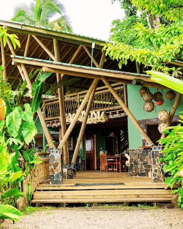 Front of property. ECOLODGE EL ALMEJAL