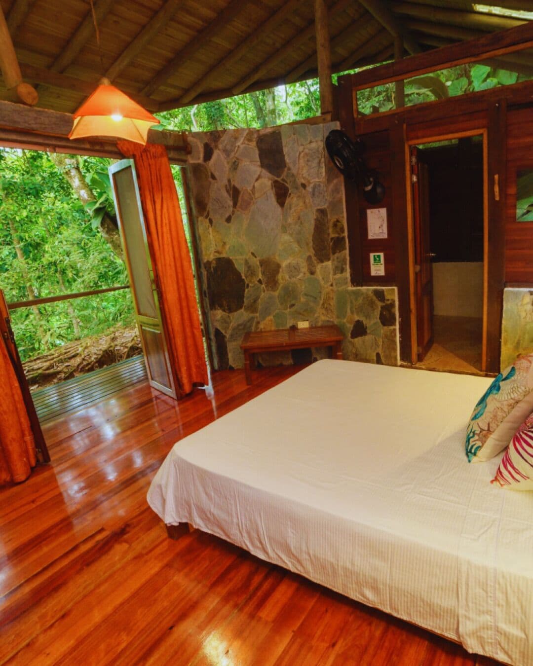 Bangalô básico, quartos conectados, vista para o resort | 2 quartos, roupa de cama