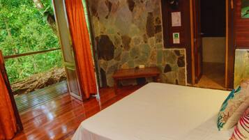 Bangalô básico, quartos conectados, vista para o resort | 2 quartos, roupa de cama