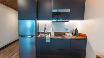Standardzimmer, Balkon, Meerblick | Eigene Küche | Großer Kühlschrank, Mikrowelle, Herdplatte, Espressomaschine