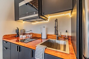 Standard Room, Balcony, Sea View | Private kitchen | Full-sized fridge, microwave, stovetop, espresso maker - Waterfront on Glacier (Juneau)