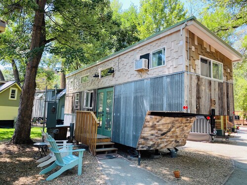 Rocky Waters – Cozy Tiny House Getaway for Families Near Estes Park