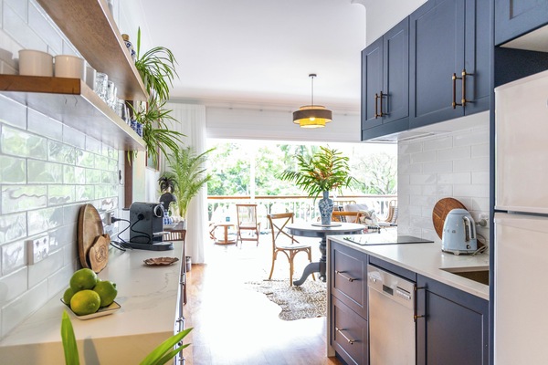 Micro-ondes, plaque de cuisson, lave-vaisselle