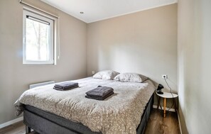 2 Schlafzimmer, Reisekinderbett, kostenloses WLAN, Bettwäsche