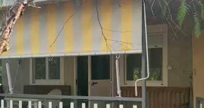 Mobile home included in a complex of villas with swimming pool