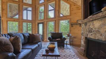 House (5 Bedrooms) | Interior