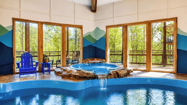 Birch Lodge By Avantstay Indoor Pool, Theater, Game Room & Stunning Views! - Gatlinburg, TN