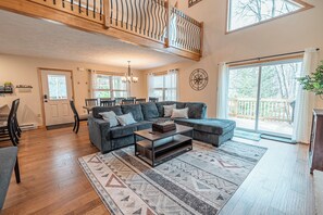 TV, fireplace, video game console - NEW Large Group Summer Getaway W/hot Tub + Game Room! (Albrightsville)