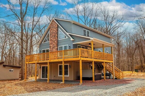 Exterior - NEW Large Group Summer Getaway W/hot Tub + Game Room! (Albrightsville)