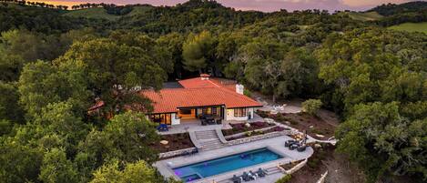 Villa (6 Bedrooms) | Front of property