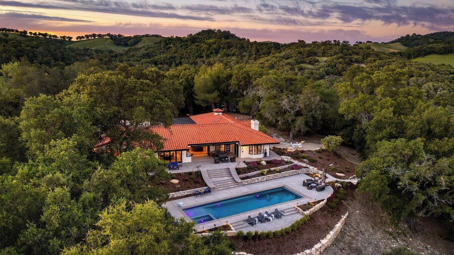 Rancho Robles by Avantstay Vineyard Villa w/ Views, Pool & Privacy