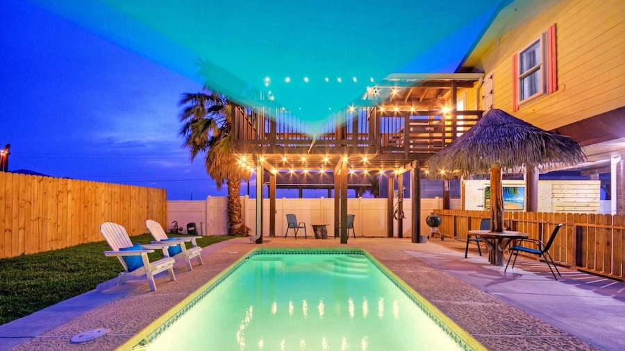 Private Pool, Yard, Deck, by the Nature Preserve! Tipsy Flipper by Avantstay