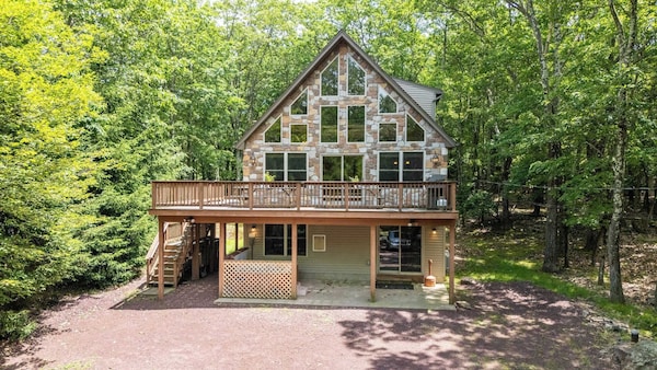 Coyote Cabin By Avantstay Hot Tub + Walk To Lake - Lake Harmony, PA
