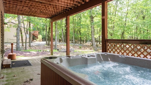 Coyote Cabin by Avantstay Hot Tub + Walk to Lake