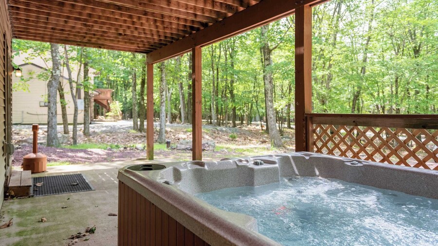 Coyote Cabin by Avantstay Hot Tub + Walk to Lake