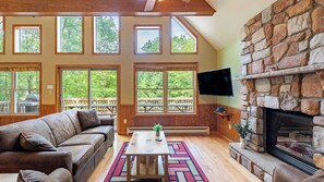 House (6 Bedrooms) | Interior