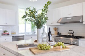 Villa (3 Bedrooms) | Interior - Stardust by Avantstay Views, Hot Tub, Pool Table (Malibu)