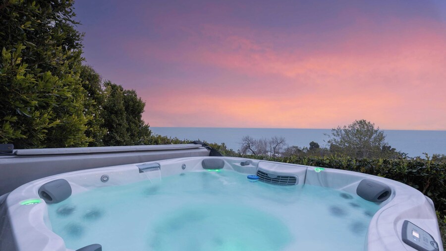 Stardust by Avantstay Views, Hot Tub, Pool Table