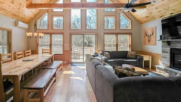 House (6 Bedrooms) | Interior