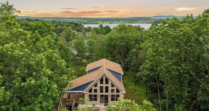 Bluejay Getaway by Avantstay Private Lake Cabin Hot Tub + Game Room Walk to Lake