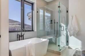 Apartment (5 Bedrooms) | Interior - The Ridge at Canyons Village by Avantstay Stunning Slope-side Condo w/ Hot Tub (Park City)