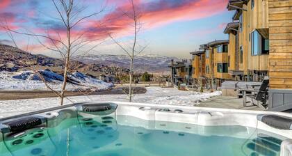 The Ridge at Canyons Village by Avantstay Stunning Ski In/out Condo w/ Hot Tub