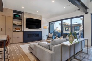Apartment (5 Bedrooms) | Interior - The Ridge at Canyons Village by Avantstay Stunning Slope-side Condo w/ Hot Tub (Park City)