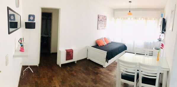 1 chambre, fer et planche à repasser, Wi-Fi, draps fournis