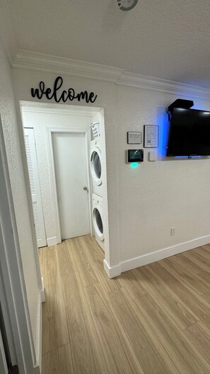 Interior - Entire House Climatized Pool Close to the Beach (Hollywood)