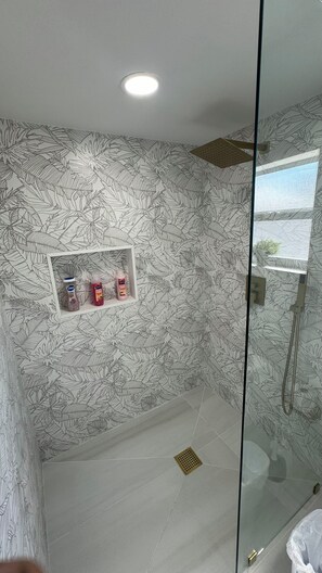 Hårtørrer, håndklæder, Sæbe, Shampoo