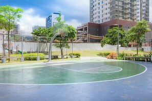 Sports court - Cozy Studio at Avida Riala Towers (Cebu City)