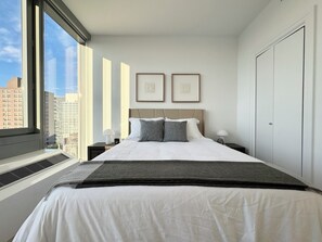 2 bedrooms, WiFi, bed sheets - 2 bed/2 bath luxe condo in Midtown (New York)