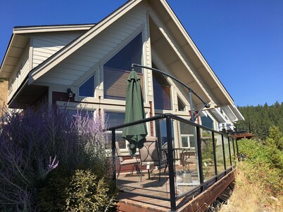 Lake view cottage in Lacasa Resort