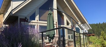 Lake view cottage in Lacasa Resort