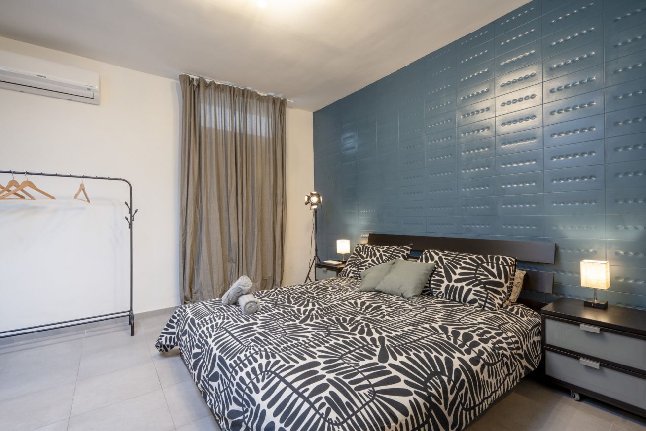 1 bedroom, desk, iron/ironing board, WiFi