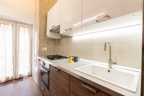 Kühlschrank, Ofen, Herdplatte, Geschirrspüler