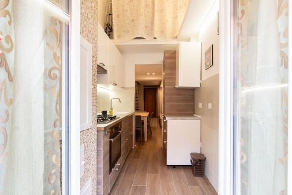 Réfrigérateur, four, plaque de cuisson, lave-vaisselle