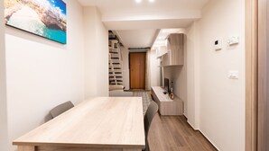 Dining - Maison Jolie w/ Balconies (Bisceglie)