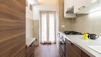 Kühlschrank, Ofen, Herdplatte, Geschirrspüler