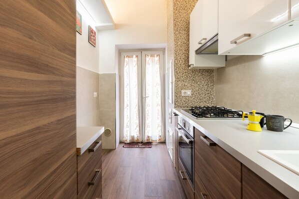 Réfrigérateur, four, plaque de cuisson, lave-vaisselle